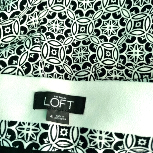 Ann Taylor LOFT Floral Wide leg Pants Size 4 - Picture 2 of 5